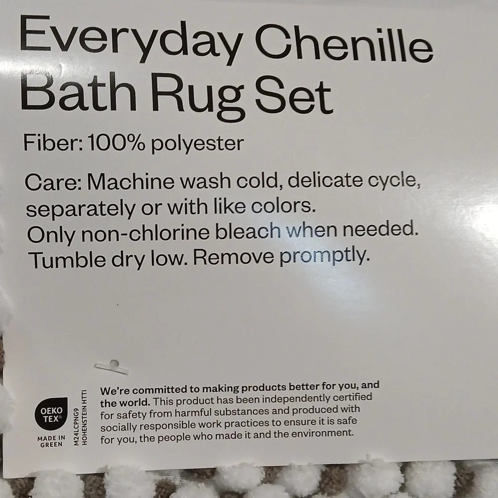Room Essentials Everyday Chenille Bath Rug Set - Gray and White